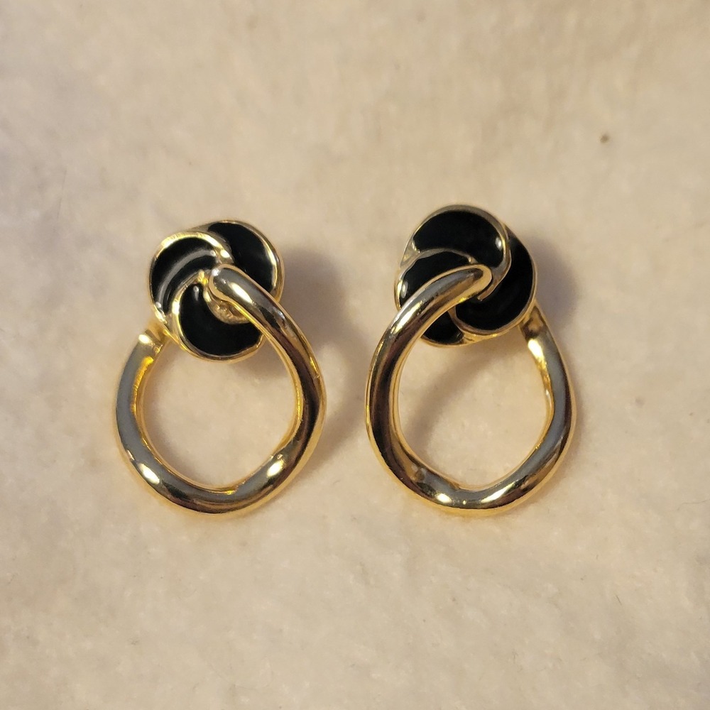 Vintage Unsigned Black Enamel & Gold Tone Oval With Swirl‎ Stud 1.25" Earrings